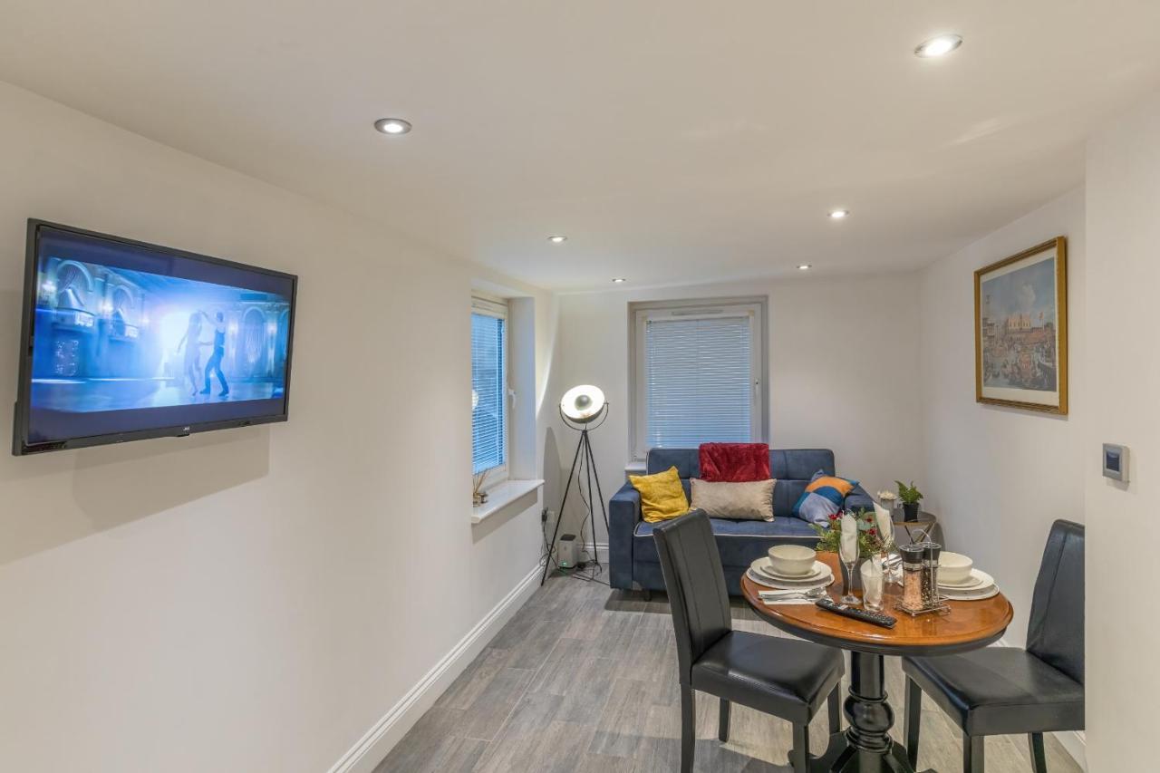 Luxury Hollywood Getaway In The Heart Of The City Brighton ภายนอก รูปภาพ