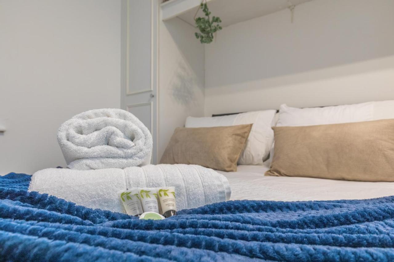 Luxury Hollywood Getaway In The Heart Of The City Brighton ภายนอก รูปภาพ